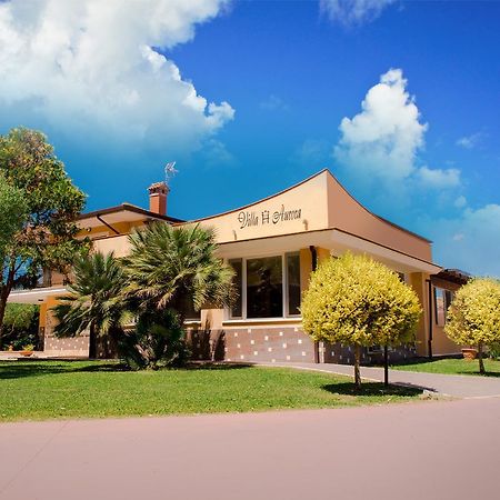 Hotel Villa Aurora ลาตินา ภายนอก รูปภาพ