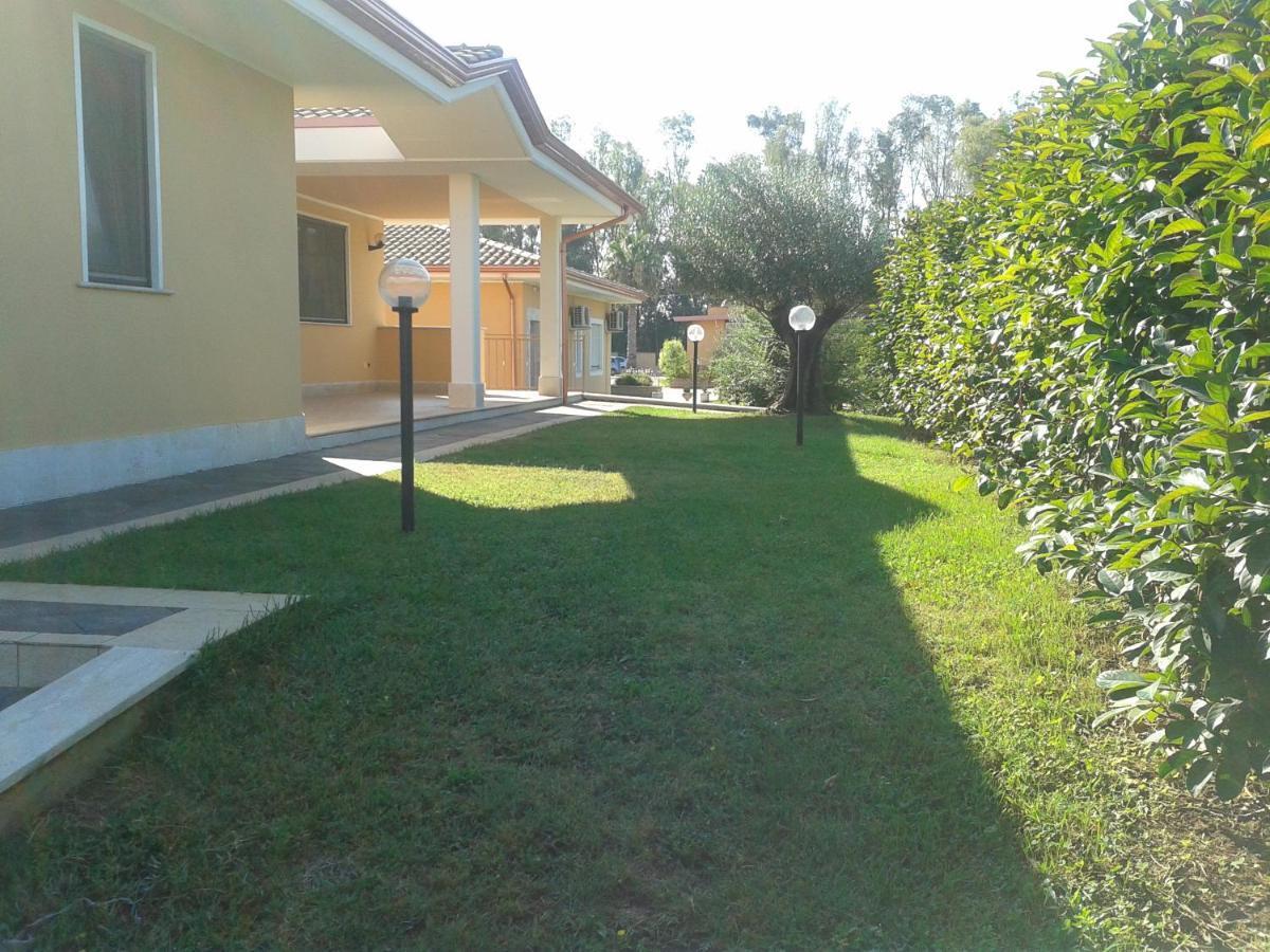 Hotel Villa Aurora ลาตินา ภายนอก รูปภาพ